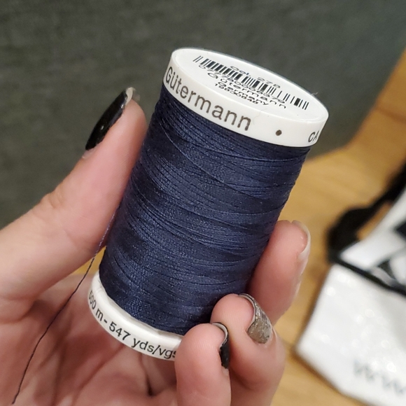 Sewing threads - Picture 4 of 5